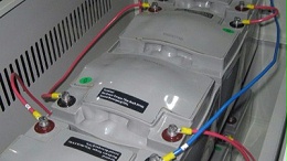 如何解决胶体蓄电池出现鼓胀问题？