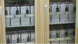 如何确保变电站电源系统无故障运行？